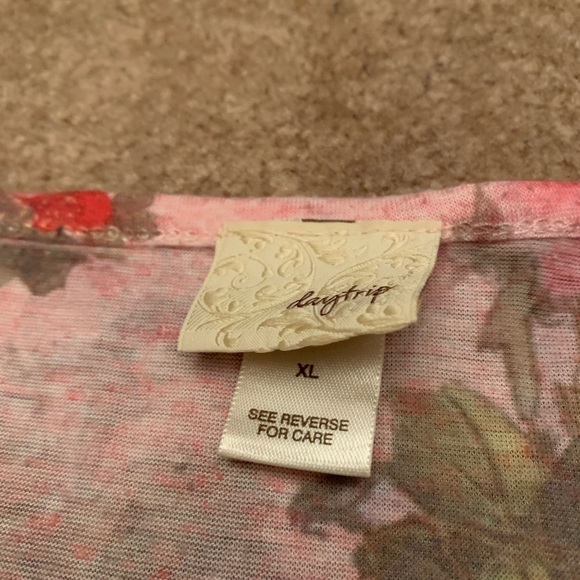 Daytrip ‘Young and Free’ top - Picture 4 of 6